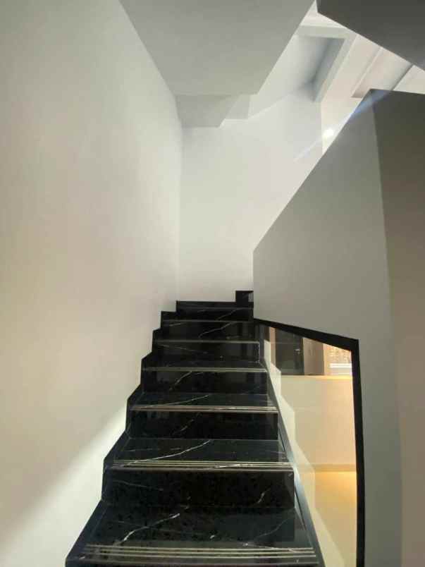 dijual rumah jagakarsa