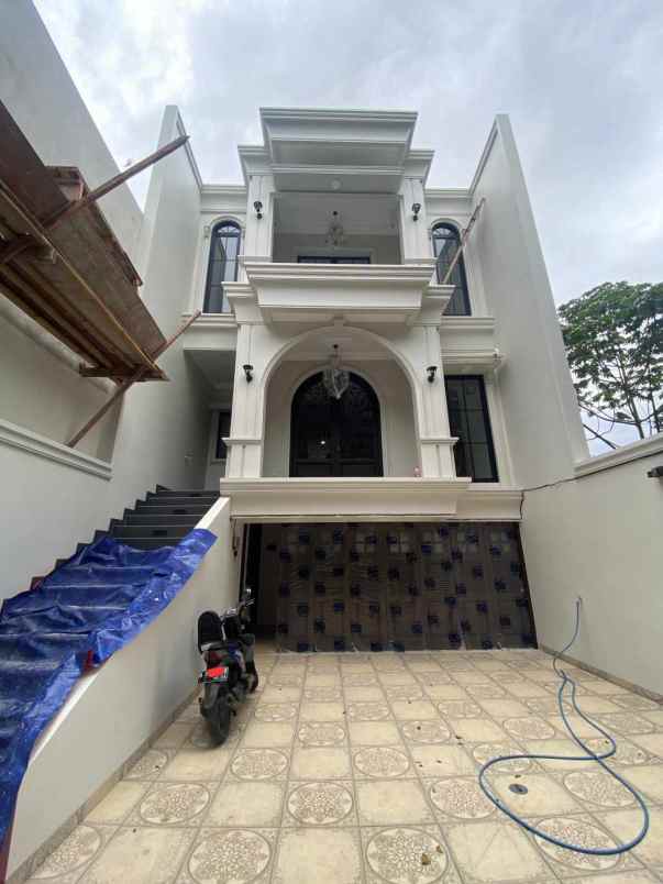 dijual rumah jagakarsa