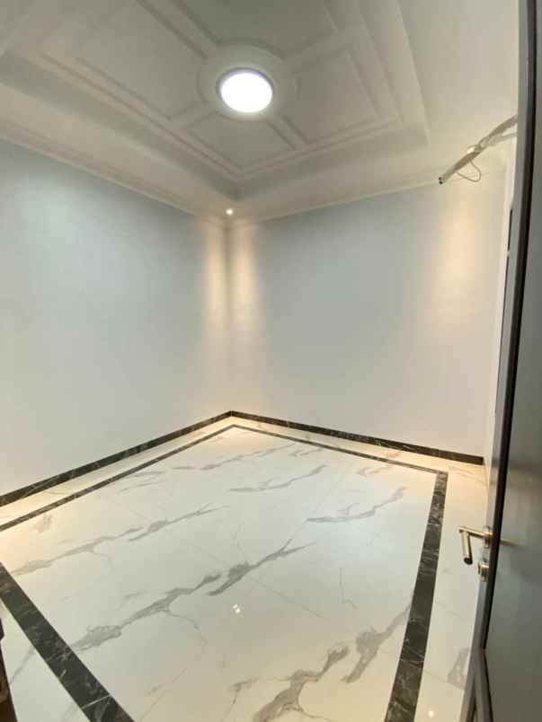 dijual rumah jagakarsa