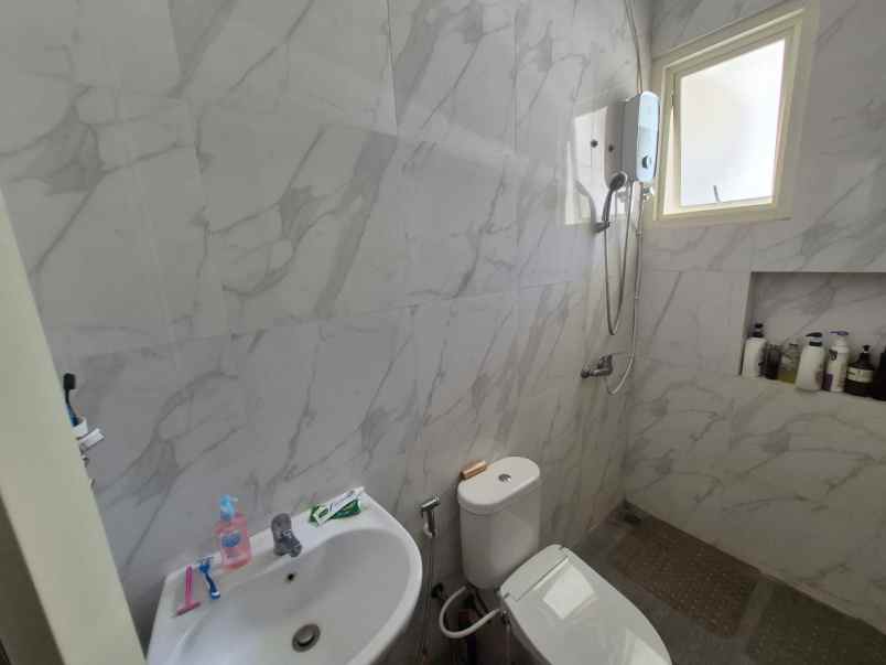 dijual rumah jalan bhaskara selatan