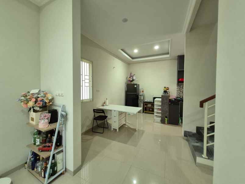 dijual rumah jalan bhaskara selatan