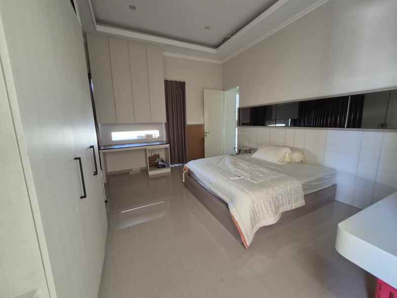 dijual rumah jalan bhaskara selatan