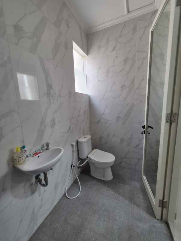 dijual rumah jalan bhaskara selatan