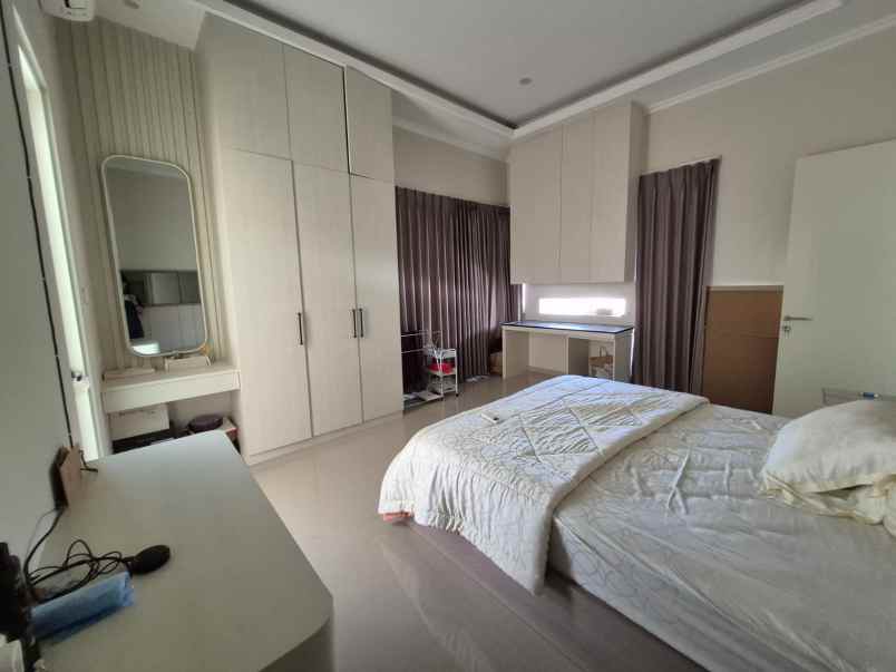 dijual rumah jalan bhaskara selatan