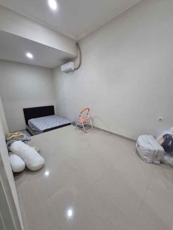 dijual rumah jalan bhaskara selatan