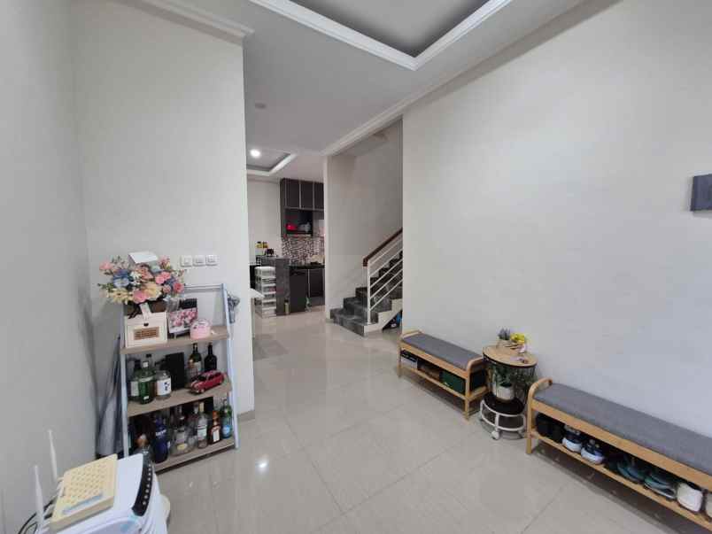 dijual rumah jalan bhaskara selatan