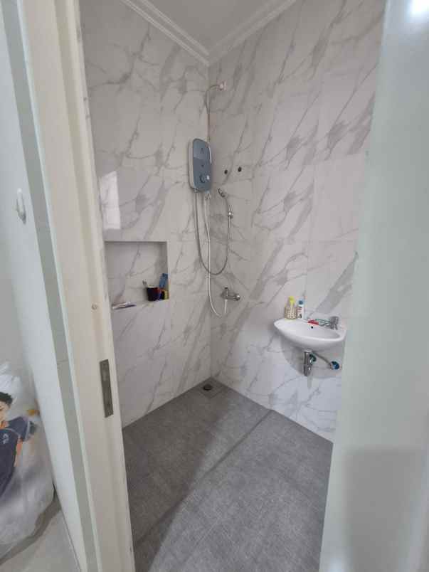 dijual rumah jalan bhaskara selatan