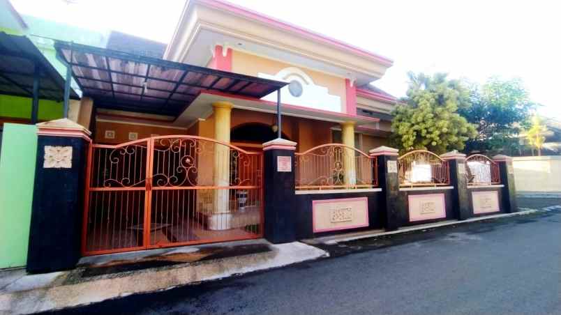dijual rumah jalan bunga bunga suhat