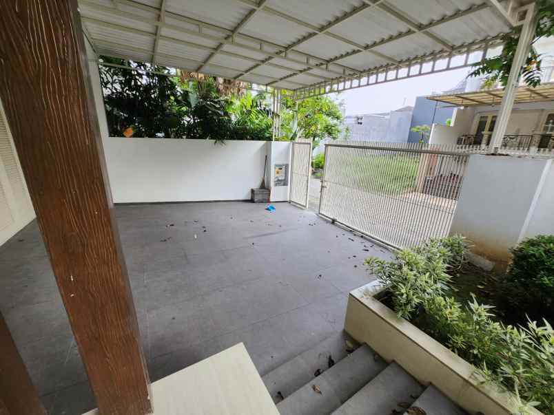 dijual rumah jalan graha famili