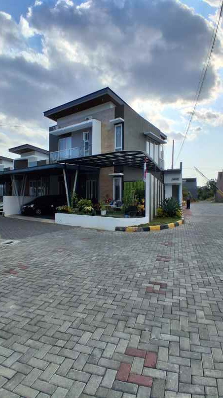 dijual rumah jalan kaliurang km 13