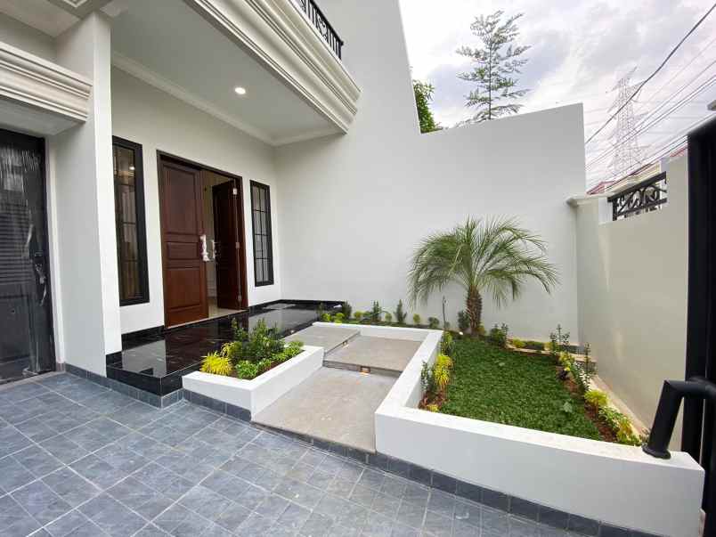 dijual rumah jalan kolonel sugiono