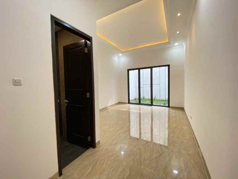 dijual rumah jalan kolonel sugiono