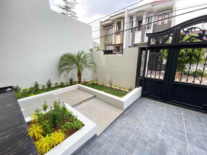 dijual rumah jalan kolonel sugiono