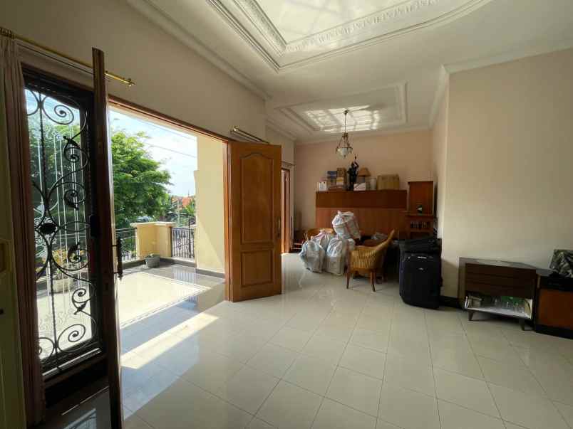 dijual rumah jalan manyar jaya