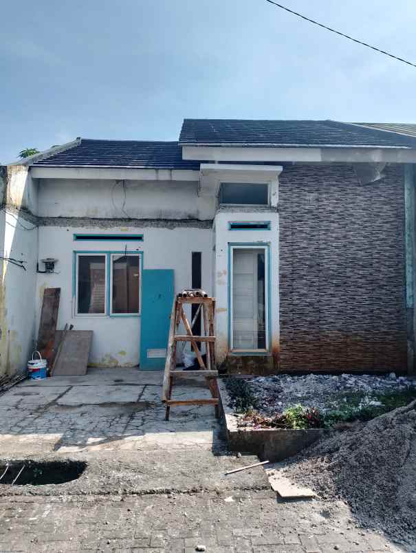 dijual rumah jalan pahlawan cinangka