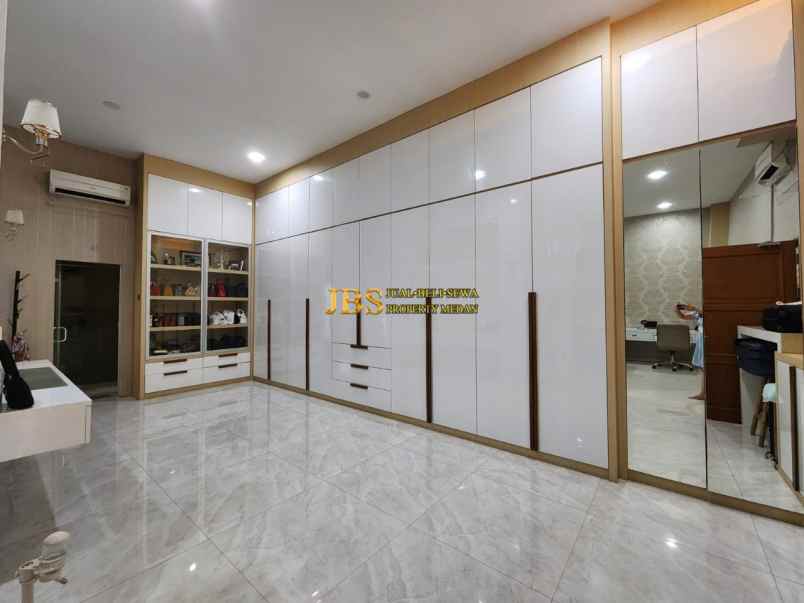 dijual rumah jalan panglima nyak makam