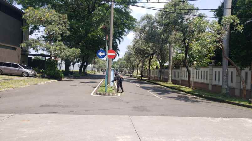 dijual rumah jalan permata indah lippo