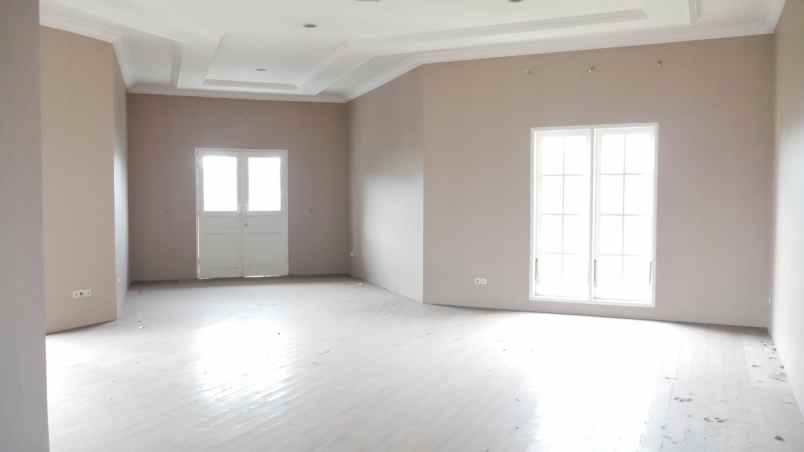 dijual rumah jalan permata indah lippo