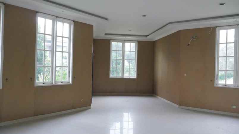 dijual rumah jalan permata indah lippo