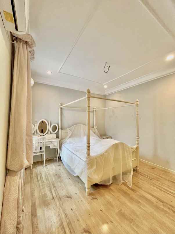 dijual rumah jalan prapen indah