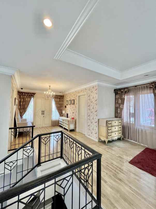 dijual rumah jalan prapen indah