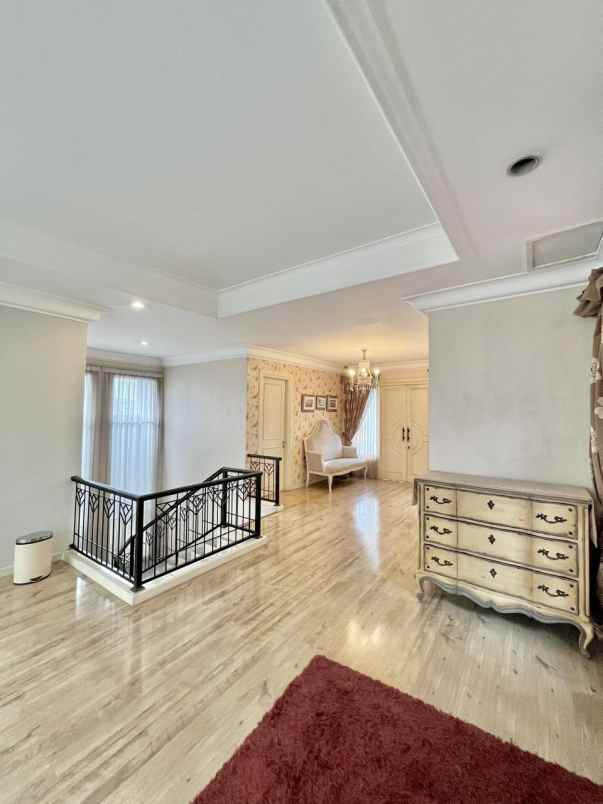 dijual rumah jalan prapen indah