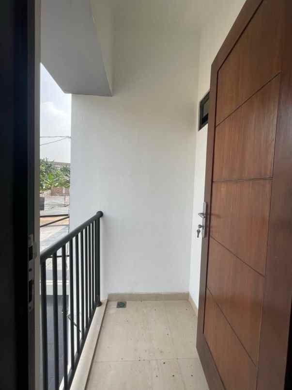 dijual rumah jalan raya ciputat