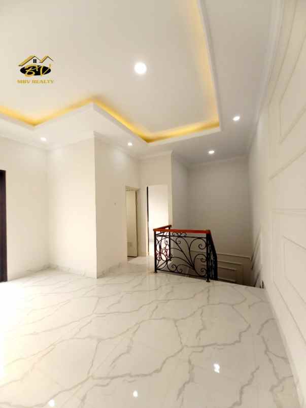 dijual rumah jalan raya jagakarsa