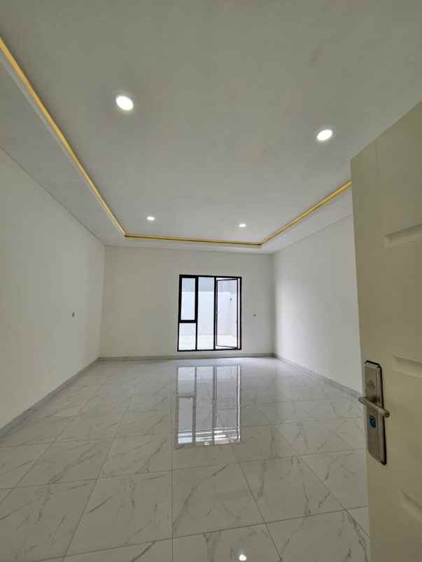 dijual rumah jalan raya kembangan