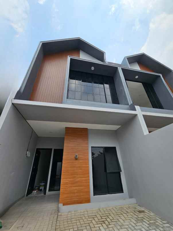 dijual rumah jalan raya kembangan