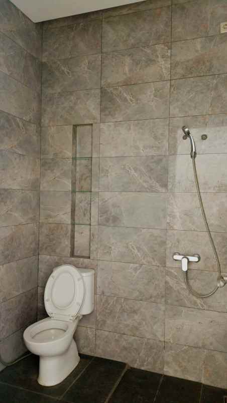 dijual rumah jalan raya kembangan