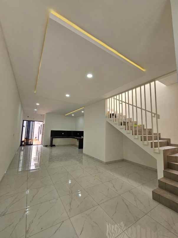 dijual rumah jalan raya kembangan