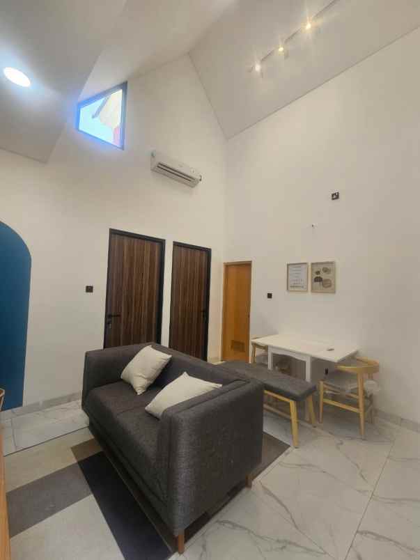 dijual rumah jalan raya pajeleran
