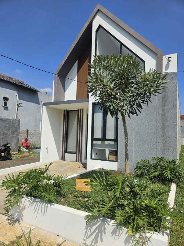 dijual rumah jalan raya pajeleran