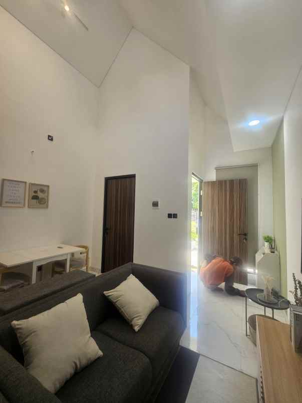 dijual rumah jalan raya pajeleran