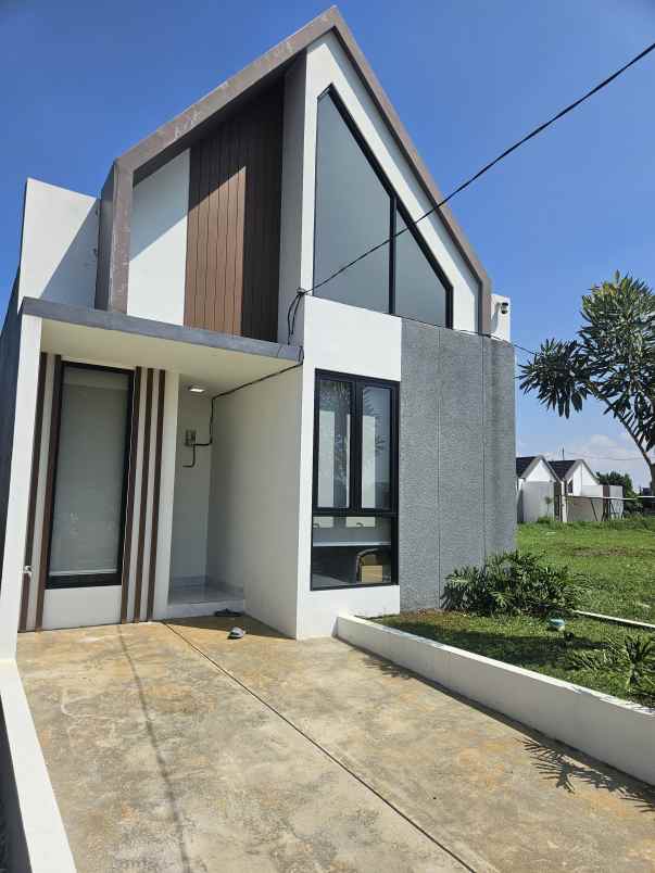 dijual rumah jalan raya pajeleran