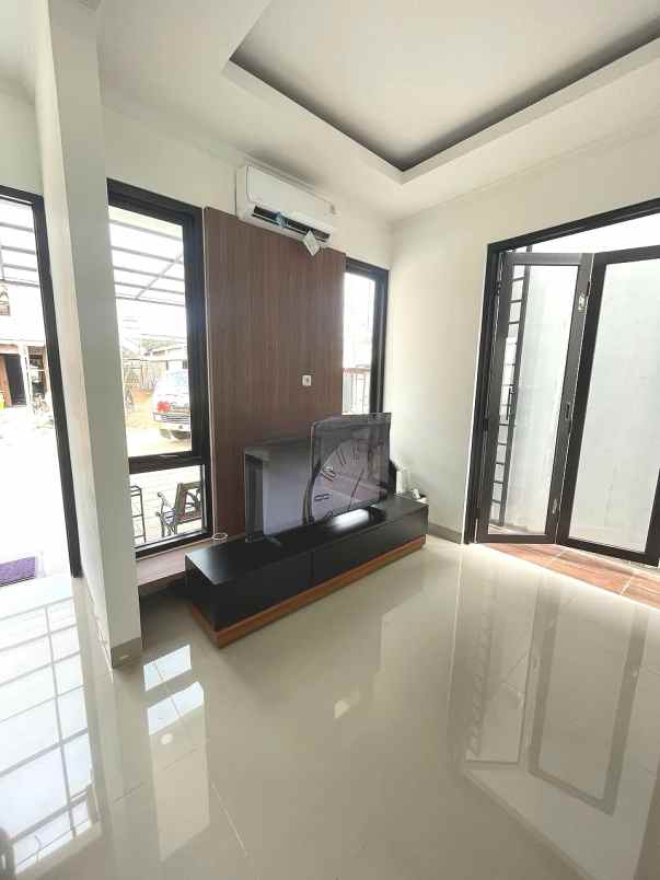 dijual rumah jalan raya pondok cabe