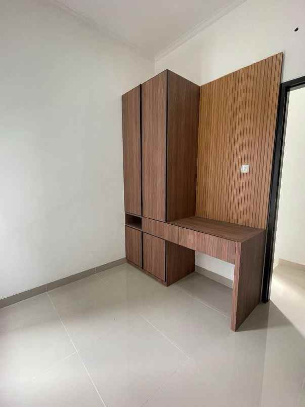 dijual rumah jalan raya pondok cabe