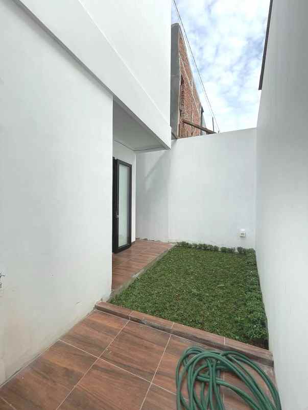 dijual rumah jalan raya pondok cabe