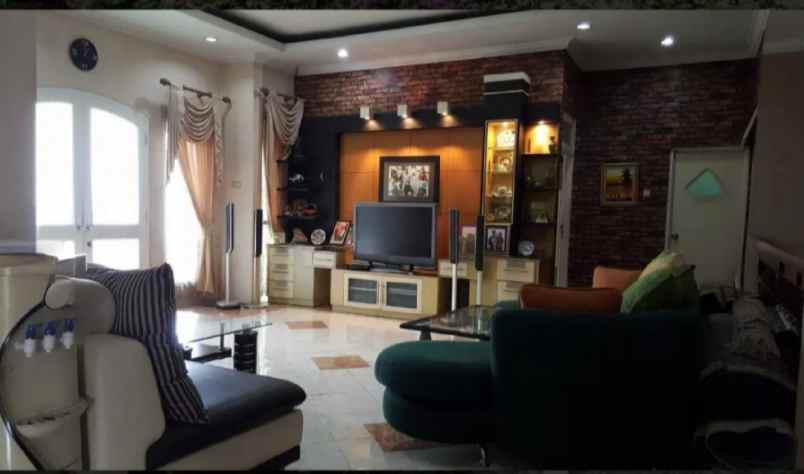 dijual rumah jalan raya taman indah