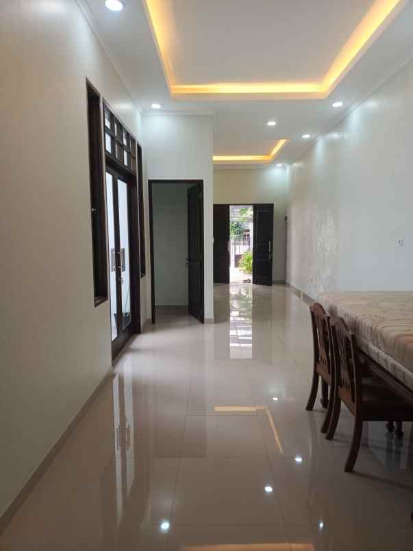 dijual rumah jalan raya veteran kampus