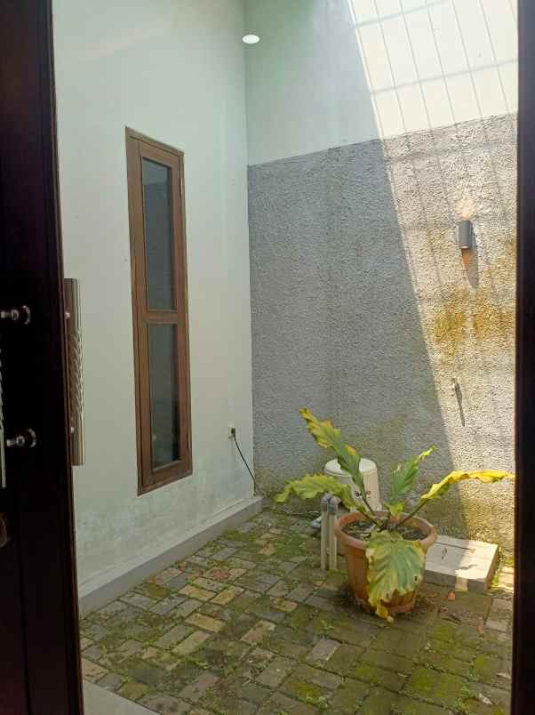 dijual rumah jalan raya veteran kampus