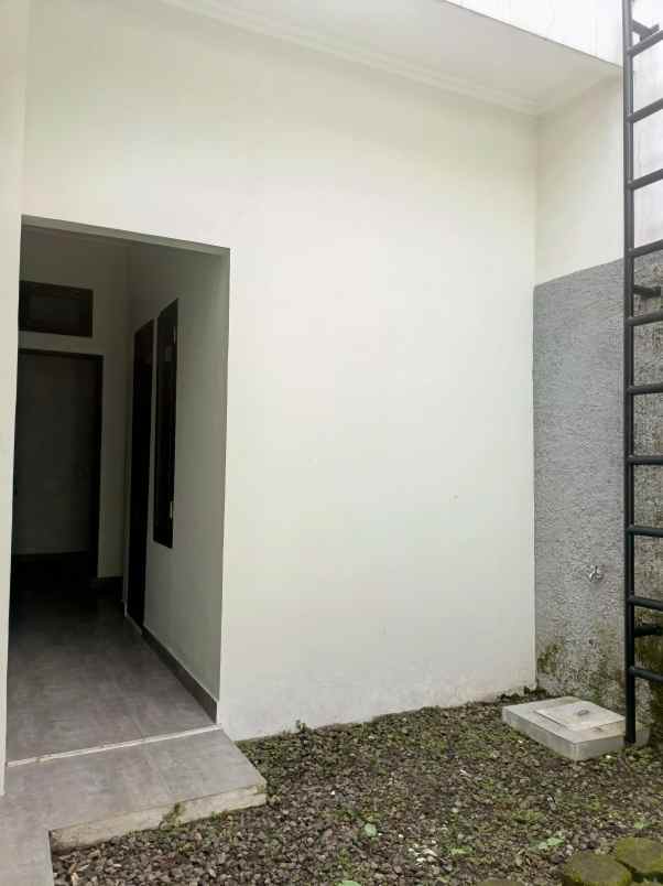 dijual rumah jalan raya veteran kampus