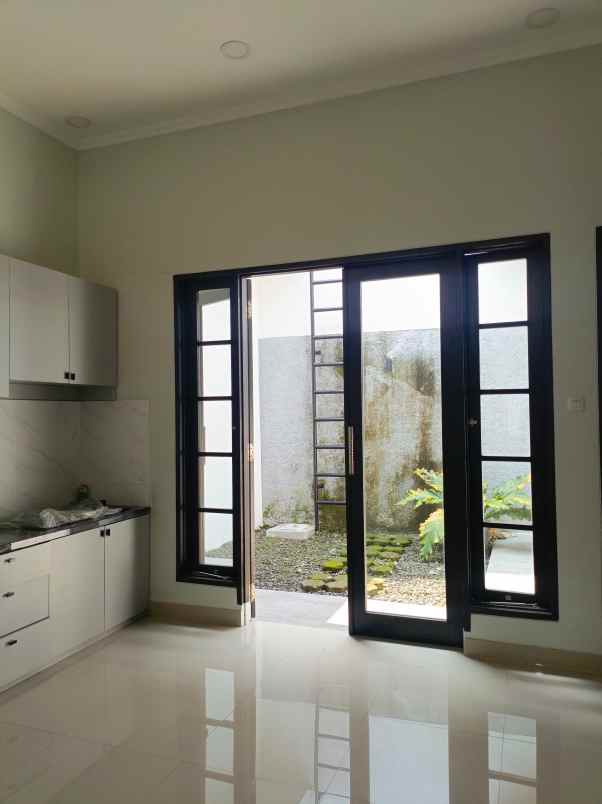 dijual rumah jalan raya veteran kampus