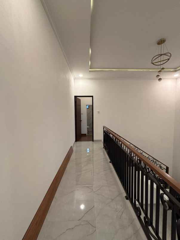 dijual rumah jatiwaringin bekasi