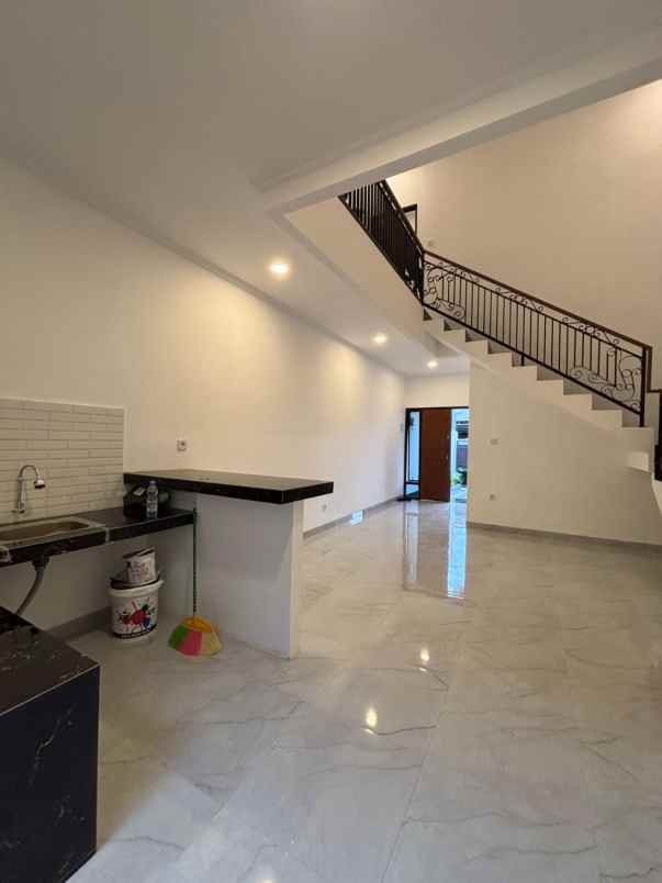 dijual rumah jatiwaringin bekasi