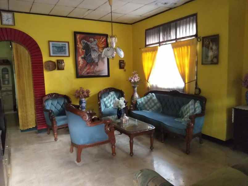 dijual rumah jl