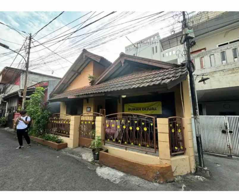 dijual rumah jl