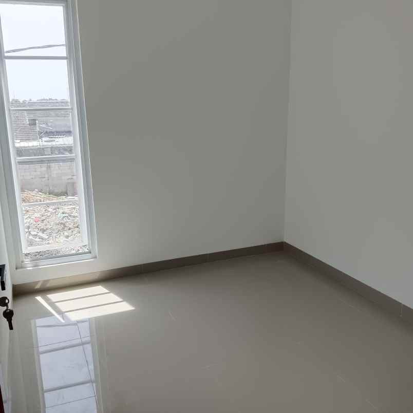 dijual rumah jl benda barat raya