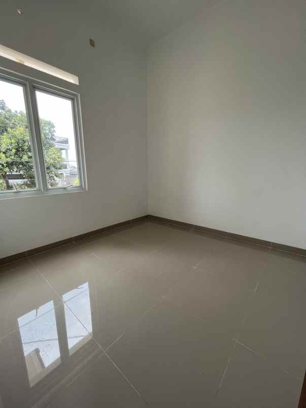 dijual rumah jl benda barat raya